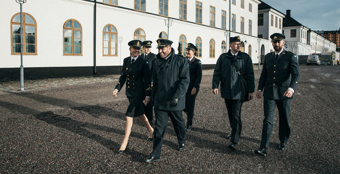 Officerare utanför Karlbergs slott.