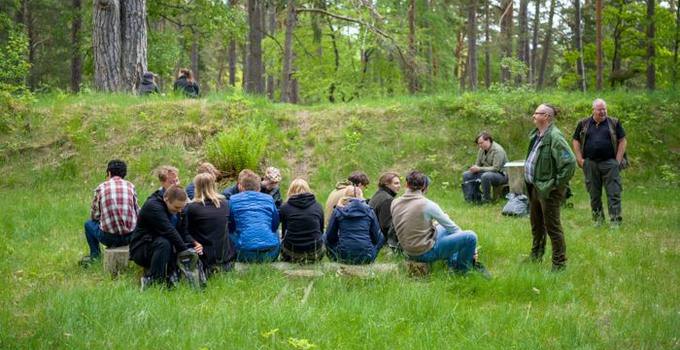 Studenter i gröngräset.