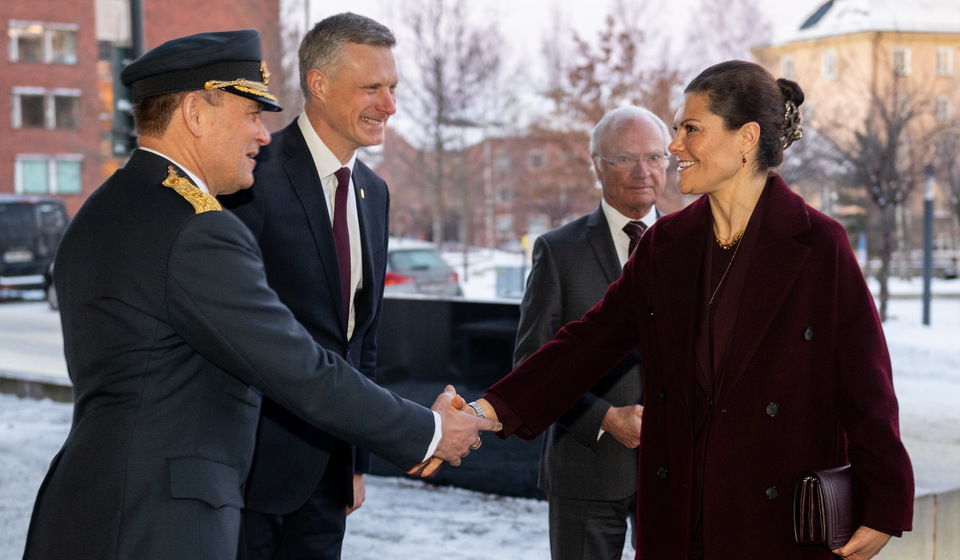 The Crown Princess meets Vice-chancellor Robert Egnell and Deputy Vice-chancellor Anders Callert.