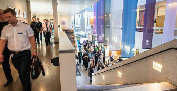 Interiör med trappa och FHS entréhall
